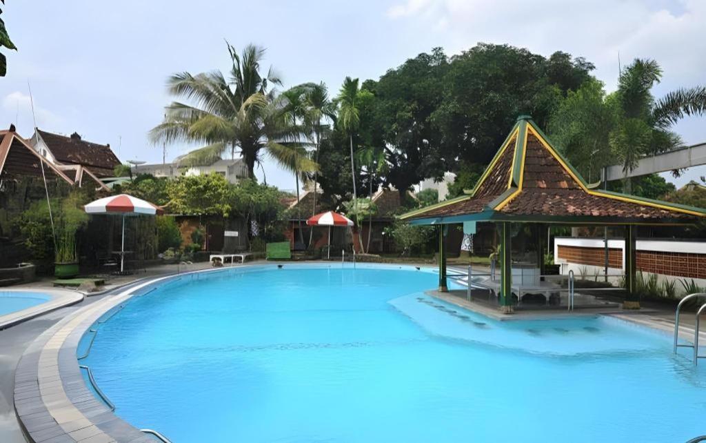 Hotel Batik Jogjakarta Buitenkant foto