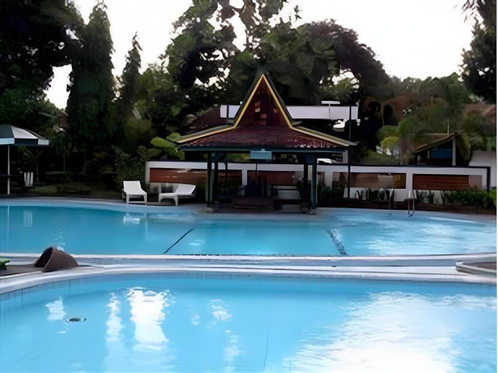 Hotel Batik Jogjakarta Buitenkant foto