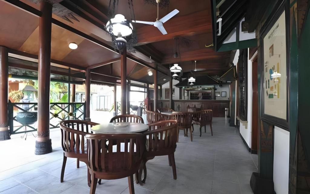 Hotel Batik Jogjakarta Buitenkant foto