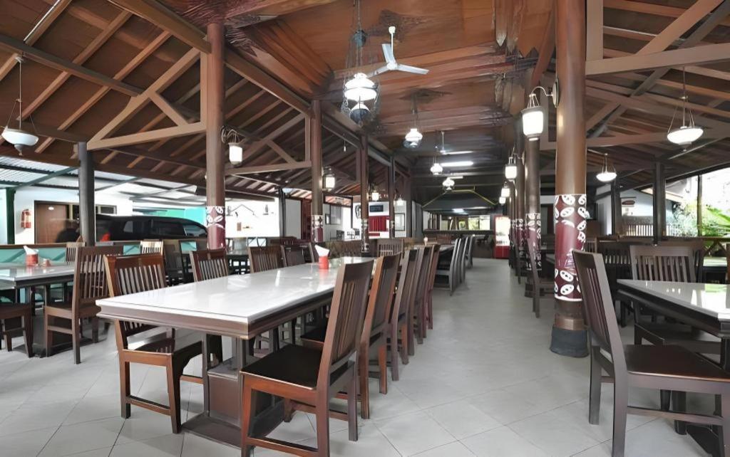 Hotel Batik Jogjakarta Buitenkant foto
