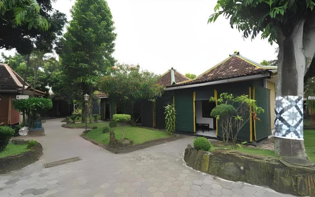 Hotel Batik Jogjakarta Buitenkant foto
