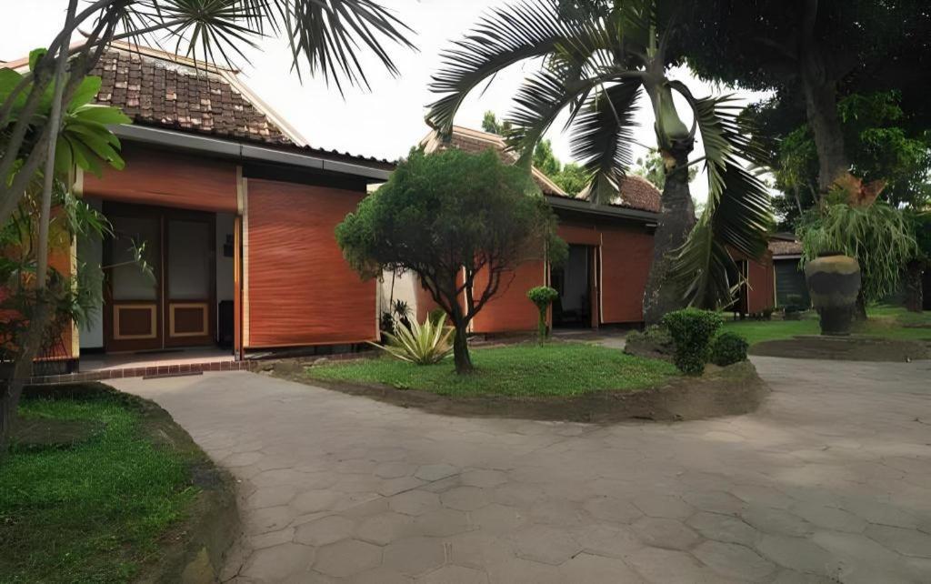 Hotel Batik Jogjakarta Buitenkant foto