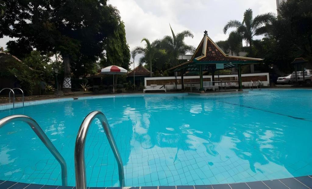 Hotel Batik Jogjakarta Buitenkant foto