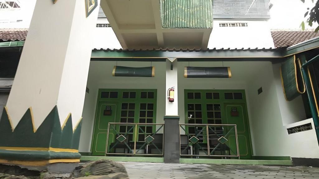 Hotel Batik Jogjakarta Buitenkant foto