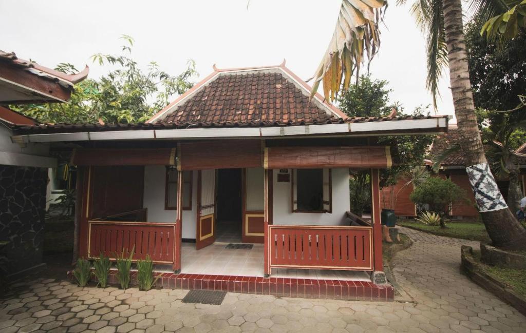 Hotel Batik Jogjakarta Buitenkant foto