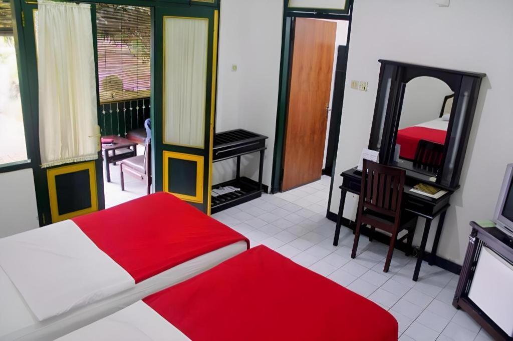 Hotel Batik Jogjakarta Buitenkant foto