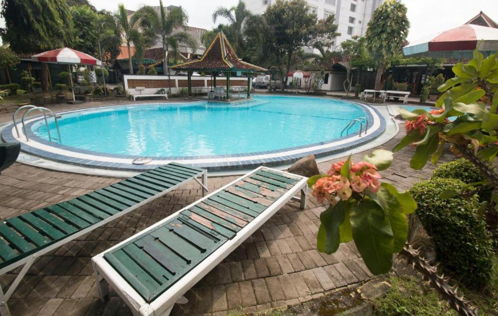 Hotel Batik Jogjakarta Buitenkant foto